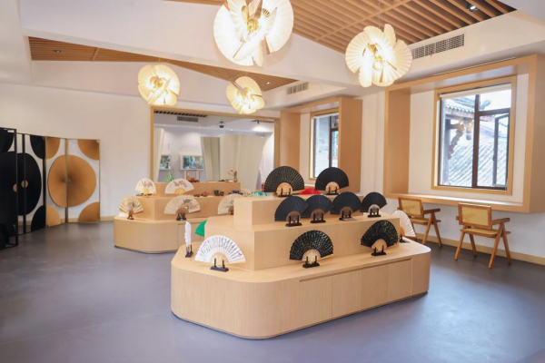 重慶榮昌折扇傳承體驗館正式開館 夏布小鎮再添非遺“新地標”_fororder_圖片1