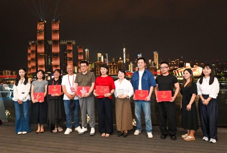 “新韻重慶·光影奇妙夜”震撼上演