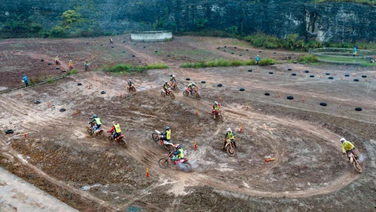 重慶巴南:“宗申杯”摩托越野耐力挑戰賽開賽