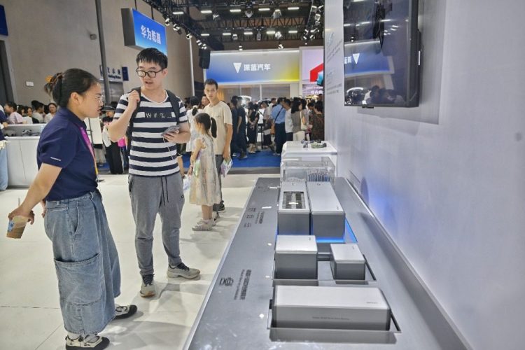 圖集｜2025智博會：新能源汽車展區 科技引領未來出行
