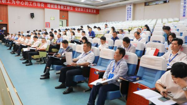 重慶水利電力職業技術學院“雙代會”舉行_fororder_圖片2