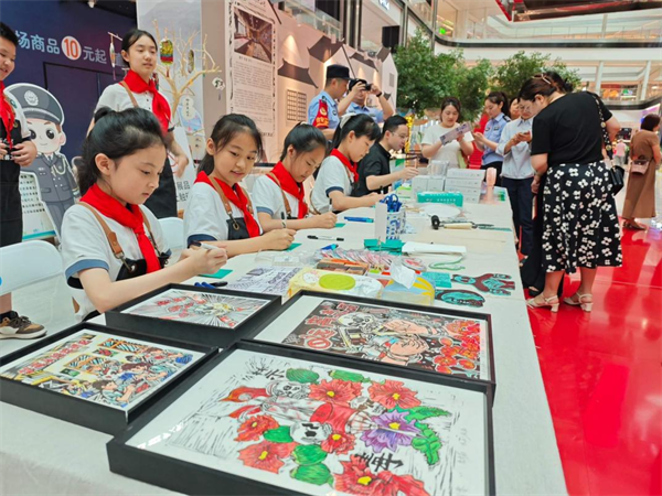 重慶市沙坪壩區開展“非遺版畫助力禁毒宣傳”活動_fororder_圖片1
