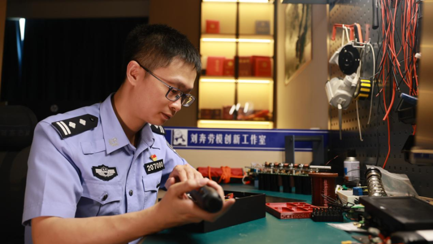 從“抓賊奔”到“技術劉”：重慶刑偵尖兵的數字化革新之路