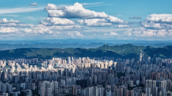 定格美麗重慶：藍天白雲映山城