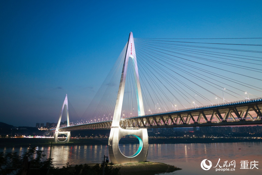 “橋”見重慶“未來感”