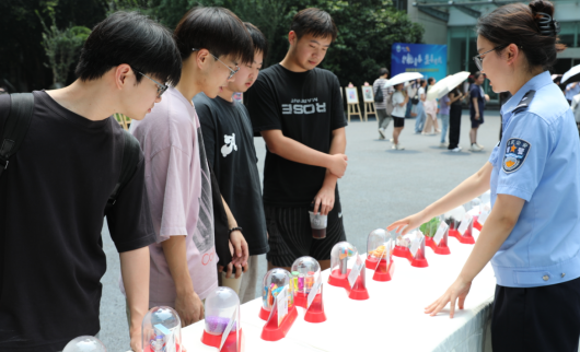 非遺技藝“話”禁毒 重慶渝北區2025年全民禁毒宣傳月啟動儀式在西南政法大學舉行_fororder_微信圖片_20250611154501