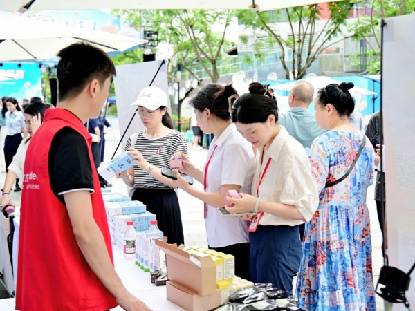 重慶：“渝悅消費・金融暢惠”金融賦能消費主題活動舉行_fororder_圖片2