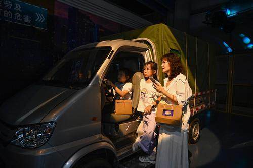 重慶“科技館之夜”上新人氣爆棚