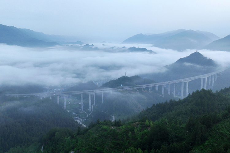 有一種濾鏡叫“夏天”！悠長夏日藏在山區裏的“世外桃源”有多治愈？