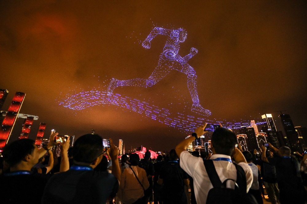 “新韻重慶”大國工匠專場燈光秀震撼上演