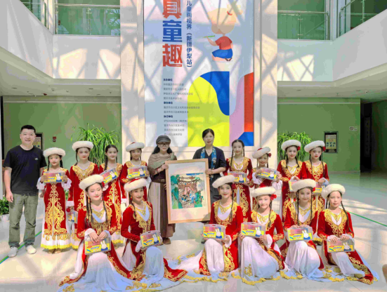 感受童真童趣 重慶合川兒童畫在新疆展出_fororder_微信圖片_20250811125948