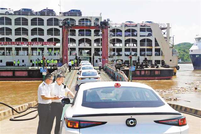 渝滬聯動首創汽車滾裝船江海聯運中轉