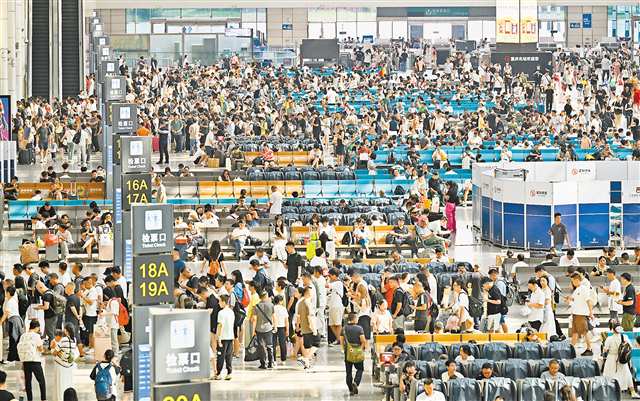 暑運過半 重慶火車站發送旅客832.2萬人次