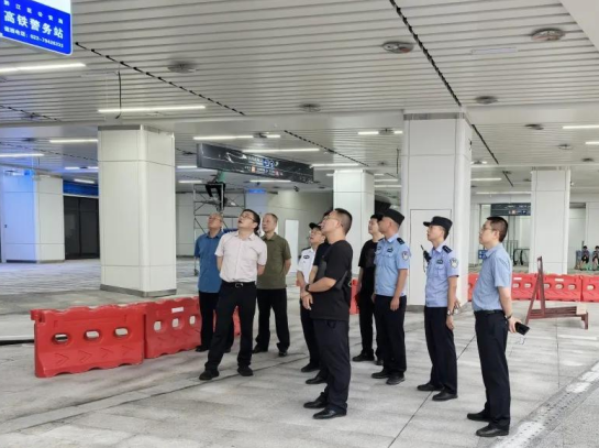 護航“高鐵時代” 重慶黔江公安在行動_fororder_微信圖片_20250626162926