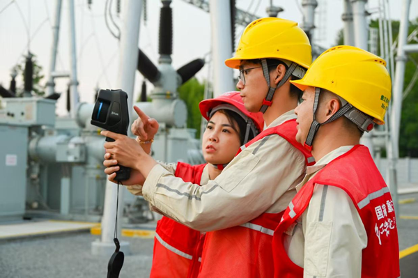 重慶墊江：紅岩共産黨員服務隊全力護航電網迎峰度夏_fororder_圖片1