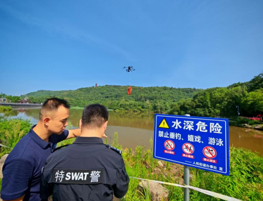 戰高溫保平安 重慶兩江公安用汗水築牢安全防線_fororder_微信圖片_20250723164018
