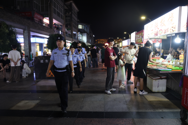 重慶永川公安開展夏夜治安第一次集中統一清查行動_fororder_圖片1