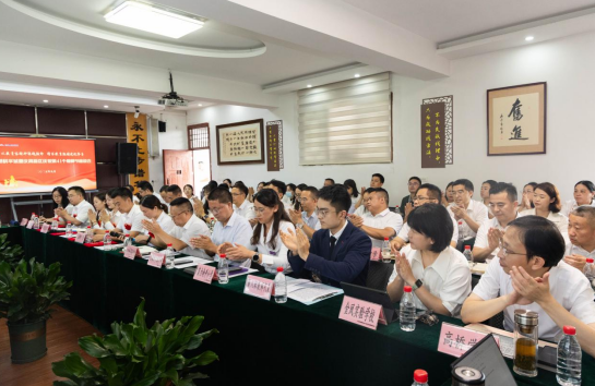 西部科學城重慶高新區召開慶祝第41個教師節座談會_fororder_微信圖片_20250910154600