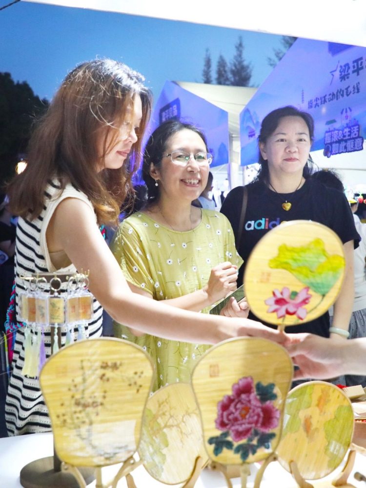 重慶梁平：非遺文創品助力“夜經濟”