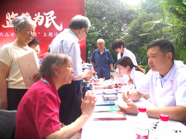 重慶沙坪壩：守護“夕陽紅” 藥品安全宣傳走進養老院_fororder_圖片2