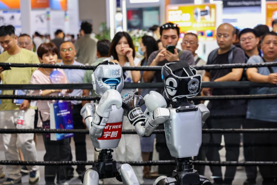重慶：人形機器人智博會上受熱捧_fororder_mmexport1757381151288
