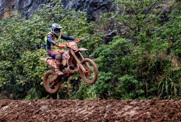 重慶巴南:“宗申杯”摩托越野耐力挑戰賽開賽