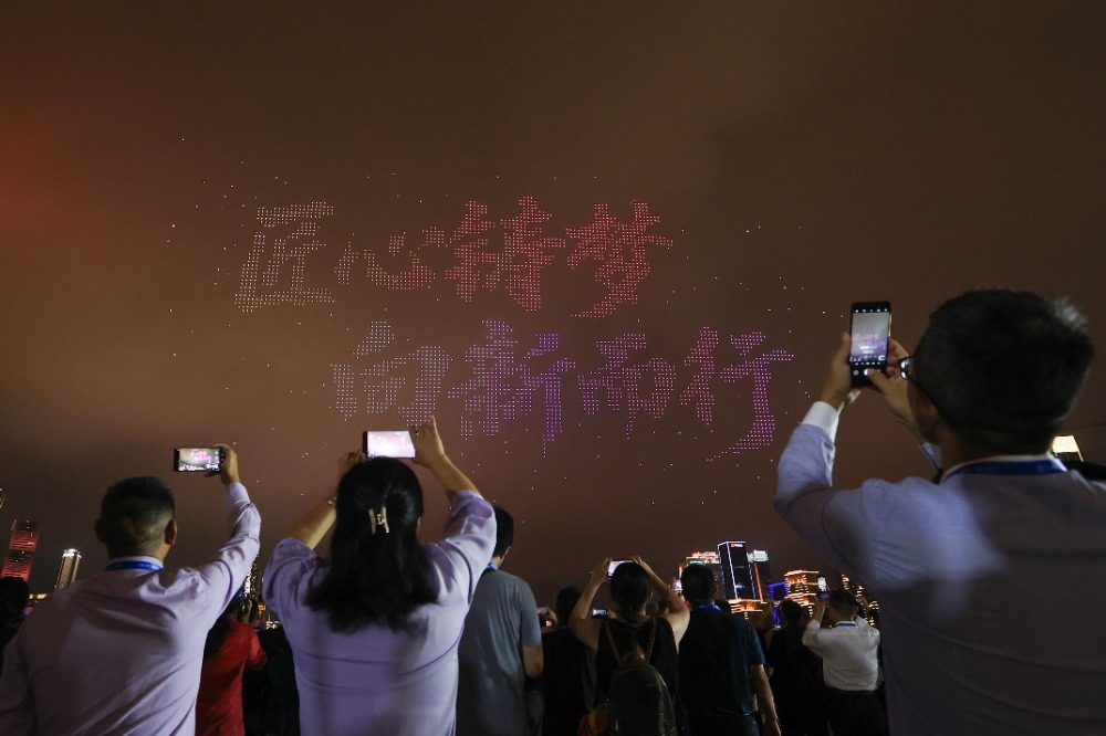 “新韻重慶”大國工匠專場燈光秀震撼上演