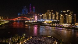重慶“五一”無人機燈光秀引爆全網