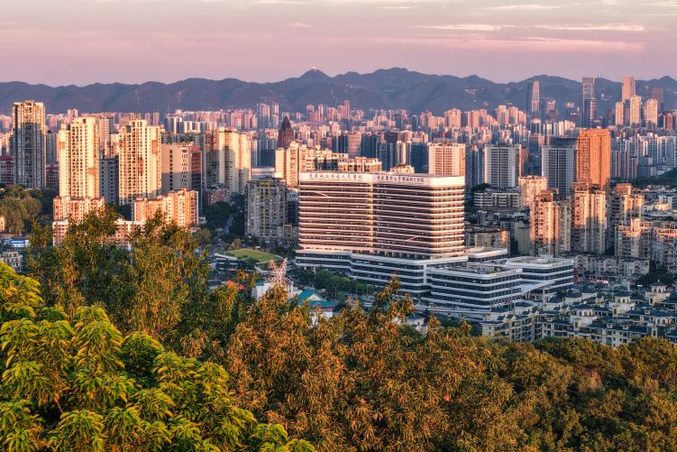 定格美麗重慶：藍天白雲映山城