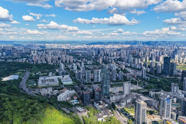 定格美麗重慶：藍天白雲映山城