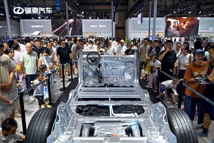 圖集｜2025智博會：新能源汽車展區 科技引領未來出行