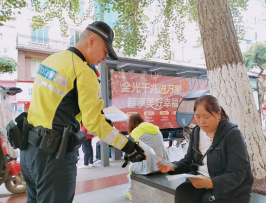 重慶石柱交巡警：搭建“普法攤位” 為群眾送上“法治大餐”_fororder_微信圖片_20250530151058