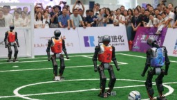 重慶：人形機器人智博會上受熱捧