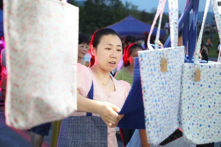 重慶梁平：非遺文創品助力“夜經濟”