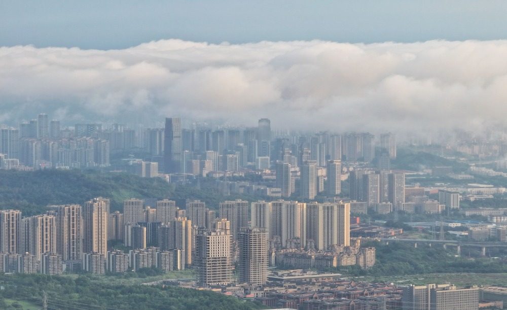 自然造奇觀 雨後山城美如畫