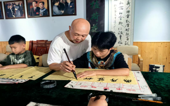 重慶秀山鐘靈鎮：多彩公益課堂點亮鄉村暑假_fororder_微信圖片_20250714151137
