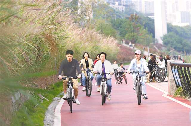 重慶:從亂石灘蝶變“頂流”打卡地 江灘公園生態治理重塑岸線