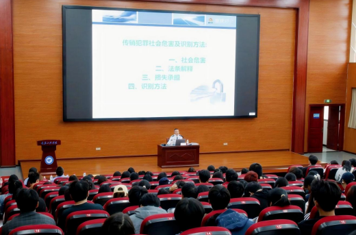 重慶經偵總隊為大學新生送上“防騙必修課”_fororder_微信圖片_20251024140522