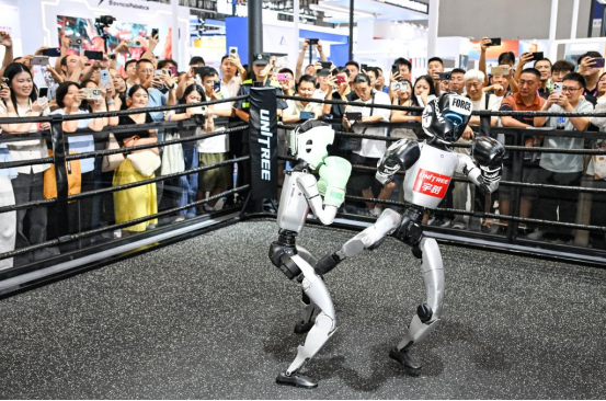 重慶：人形機器人智博會上受熱捧_fororder_mmexport1757381147350
