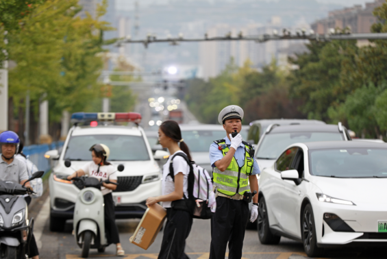 重慶江津警方“五維聯動”築牢開學季安全網 立體化護學體系守護校園平安_fororder_微信圖片_20250908151737