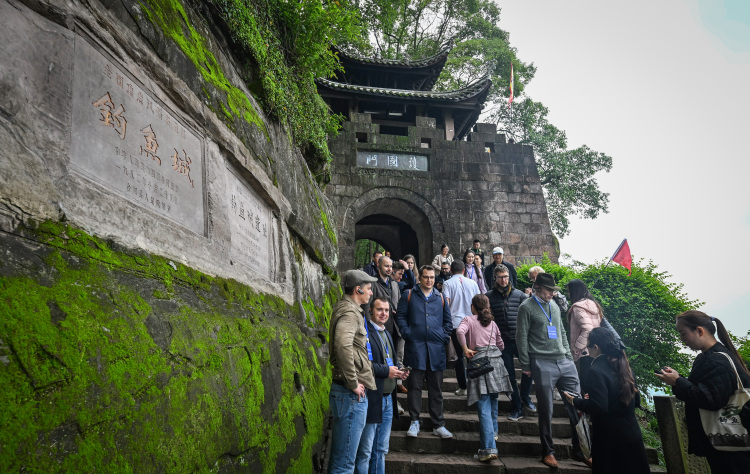 匈牙利智庫學者團訪渝 感知山城歷史底蘊與現代活力