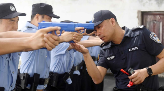 重慶萬州“警營教師”張曦：以專業為刃 護平安之盾_fororder_微信圖片_20250911143553