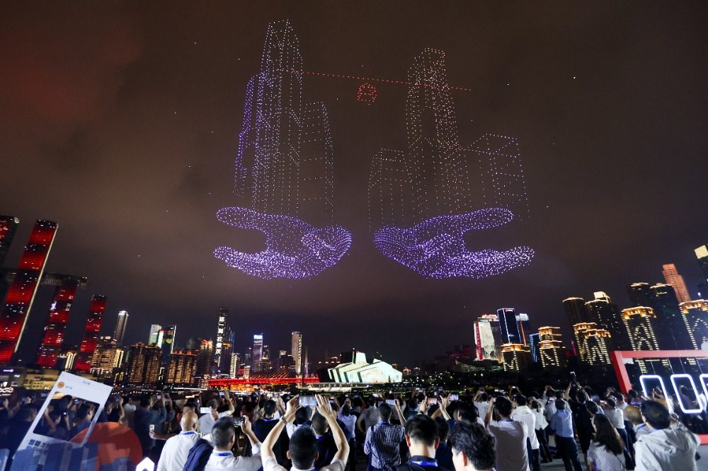 “新韻重慶”大國工匠專場燈光秀震撼上演