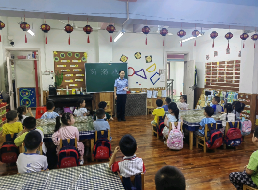 重慶江津警方送“安全大禮包”進校園 護航未成年人成長_fororder_微信圖片_20250618152939