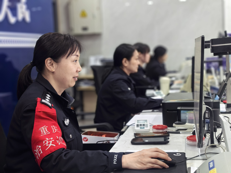 “小窗口”展現“大擔當” 重慶渝北雙龍派出所“三心”服務暖民心_fororder_mmexport1756278500176