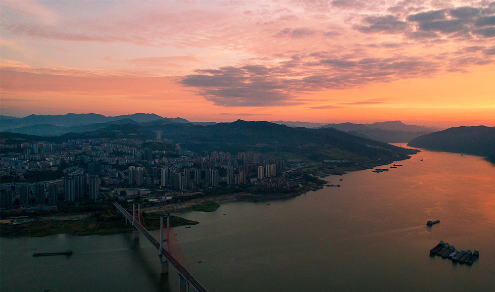 【渝情渝景】航拍長江三峽新景觀 依山傍水雲陽城