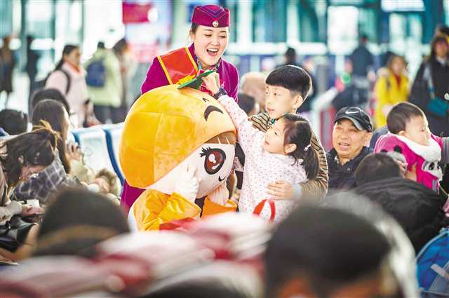 重慶：“小橙子”溫暖回家路