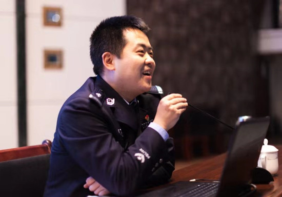 急稿【CRI專稿 列表】重慶市刑偵總隊走進潼南一中宣講反拐防詐知識【內容頁標題】安全課堂進校園 重慶市刑偵總隊走進潼南一中宣講反拐防詐知識
