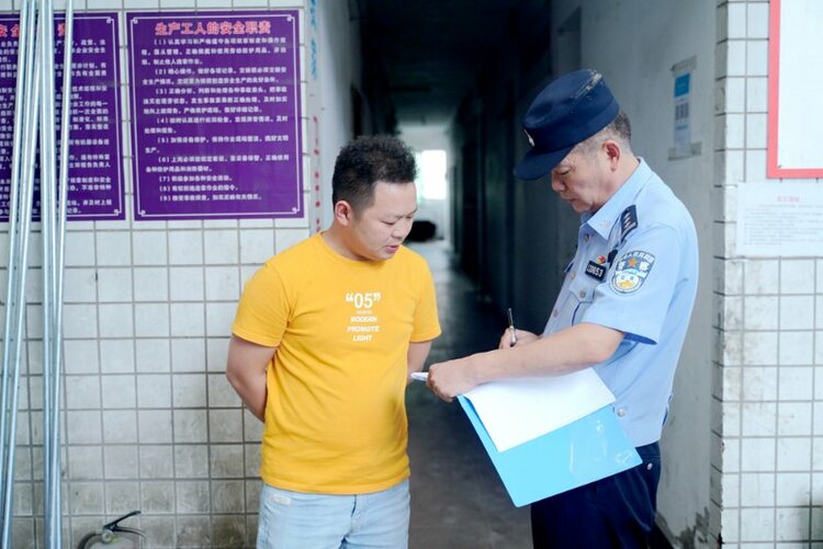 【B】重慶高新區警察李明：紮根基層26年 扮好服務群眾的“四種角色”