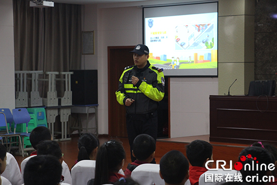 【CRI專稿 列表】重慶“兩江驍騎”創新護學模式保障校園安全【內容頁標題】“家校警”聯動 重慶“兩江驍騎”創新護學模式保障校園安全
